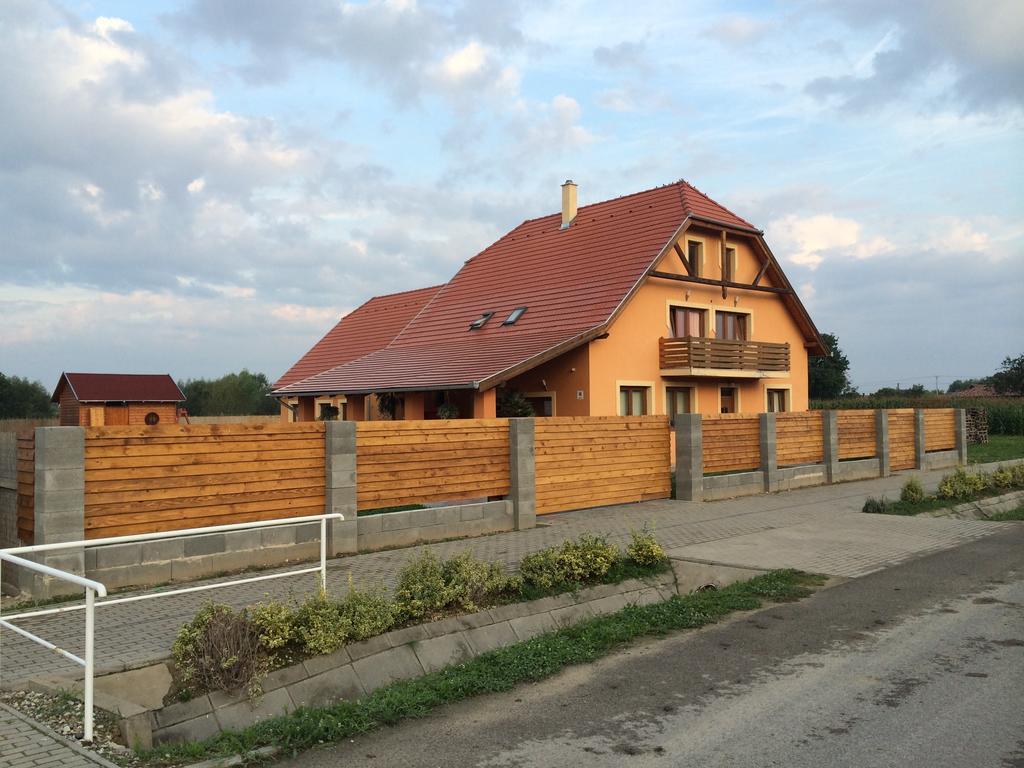 Bibic Vendeghazak Hotel Nagybajom Exterior foto
