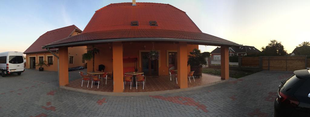 Bibic Vendeghazak Hotel Nagybajom Exterior foto