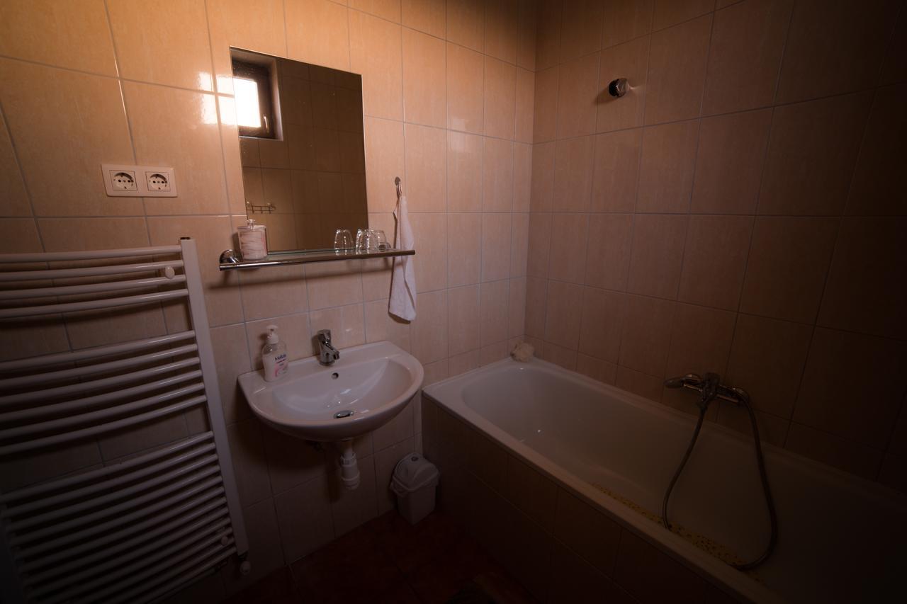 Bibic Vendeghazak Hotel Nagybajom Exterior foto