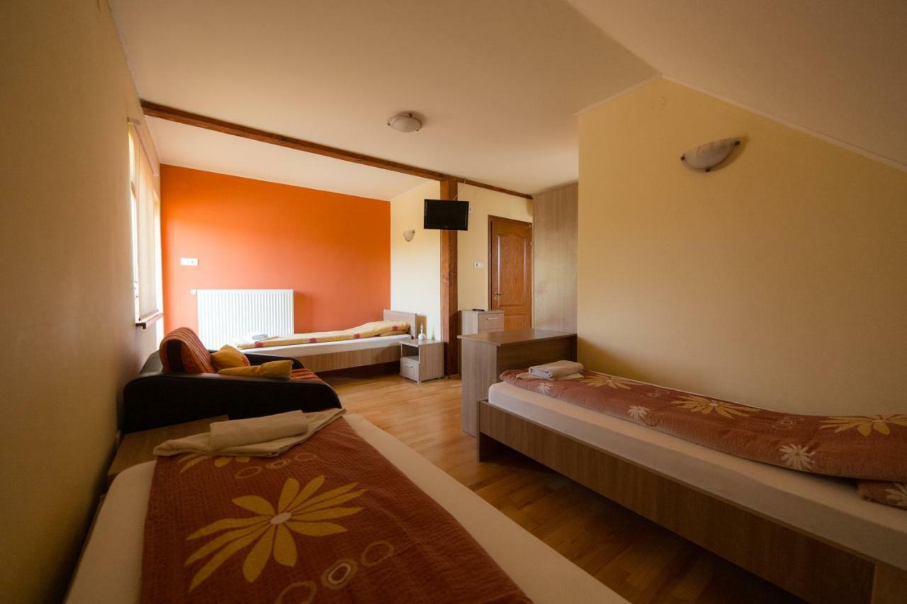 Bibic Vendeghazak Hotel Nagybajom Exterior foto