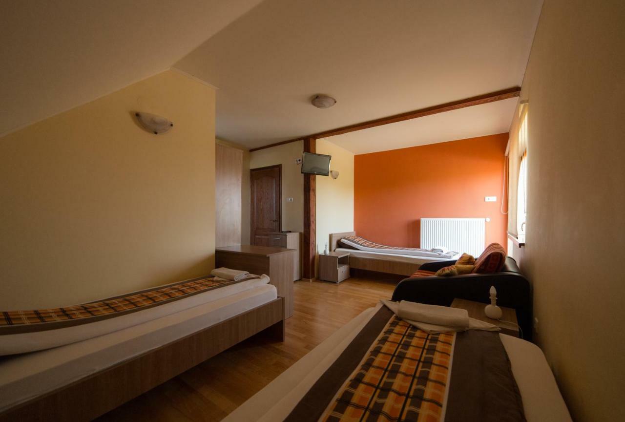 Bibic Vendeghazak Hotel Nagybajom Exterior foto