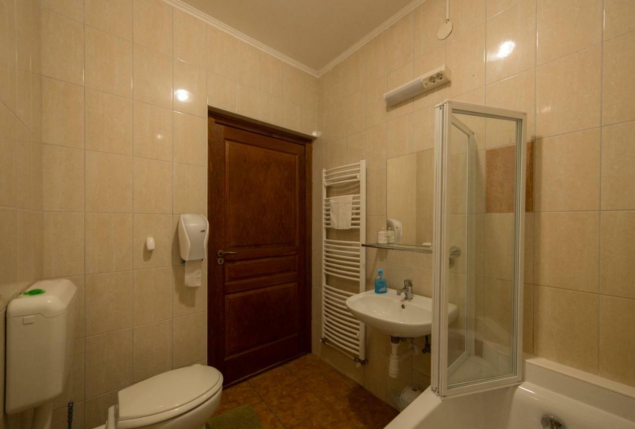 Bibic Vendeghazak Hotel Nagybajom Exterior foto